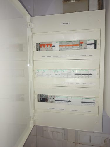 Instalación eléctrica completa elevada realizada por ALXELECTRIC