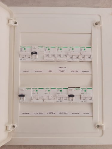 Instalación eléctrica completa elevada realizada por ALXELECTRIC