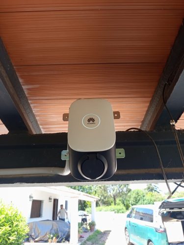 Instalación de punto de carga de vehículo eléctrico HUAWEI de realizada por ALXELECTRIC